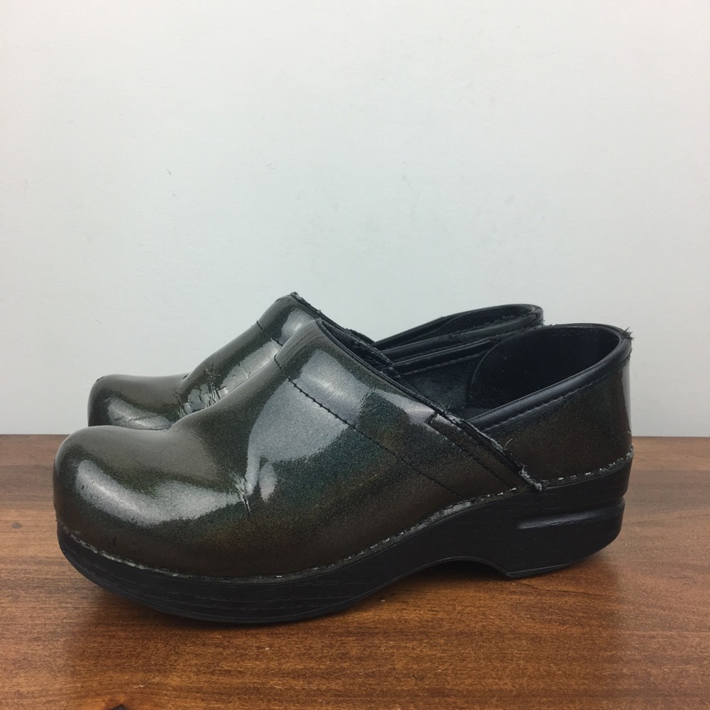 Dansko Women's Size 36 (US 5.5-6) Patent Leather Olive Green Nursing Shoes Clogs